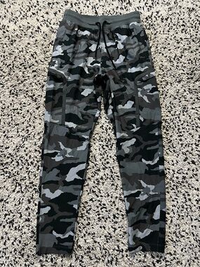 Under Armour UA Elite Cargo Printed Pants Grey Camo Fitted Tapered Men’s Medium